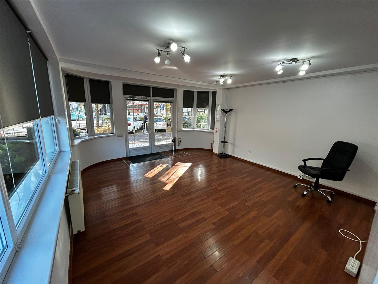 SPATIU COMERCIAL ZONA 2 STEJARI