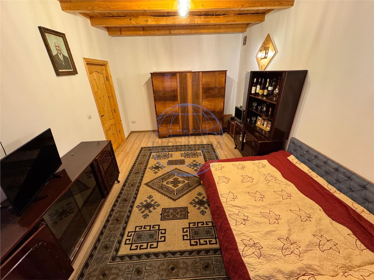 Casa spatioasa, ideala pentru locuinta sau afacere – 1500 mp teren, situata pe drumul principal  Vrancea  Brasov
