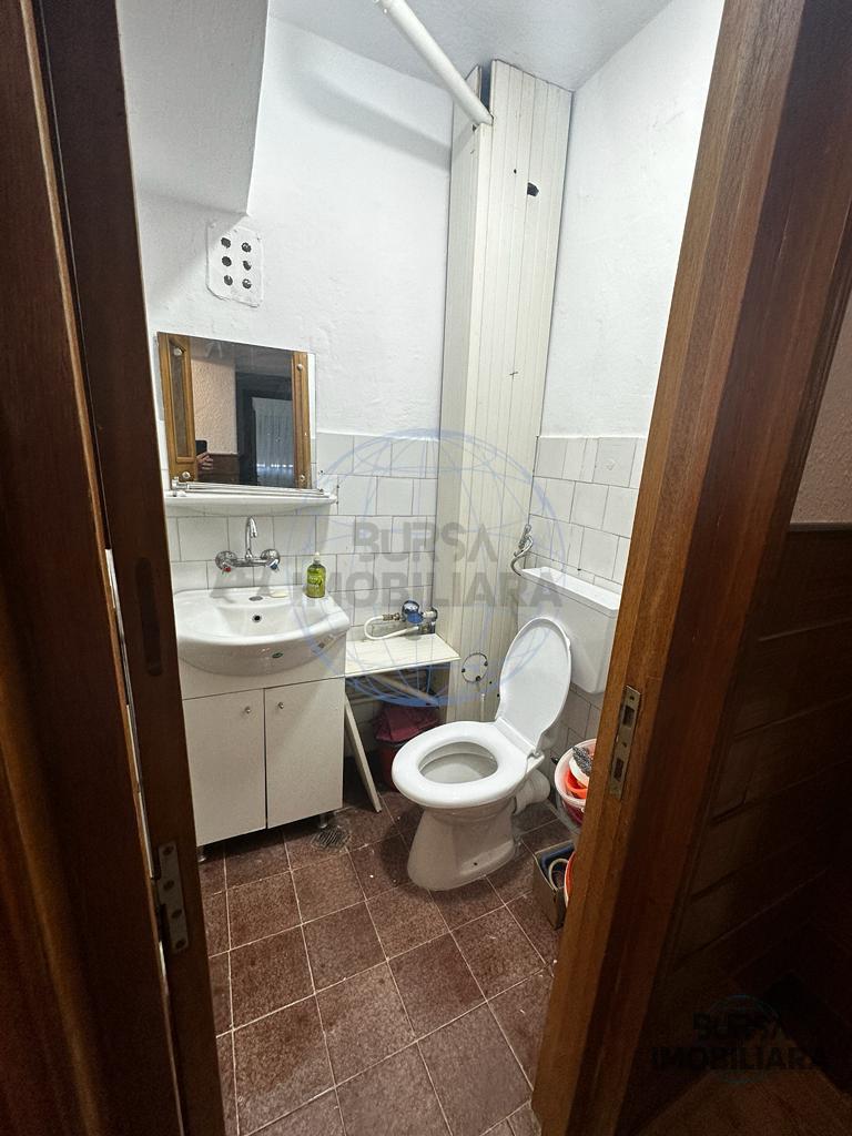 APARTAMENT DE VANZARE  3  CAMERE ( COMISARIAT)