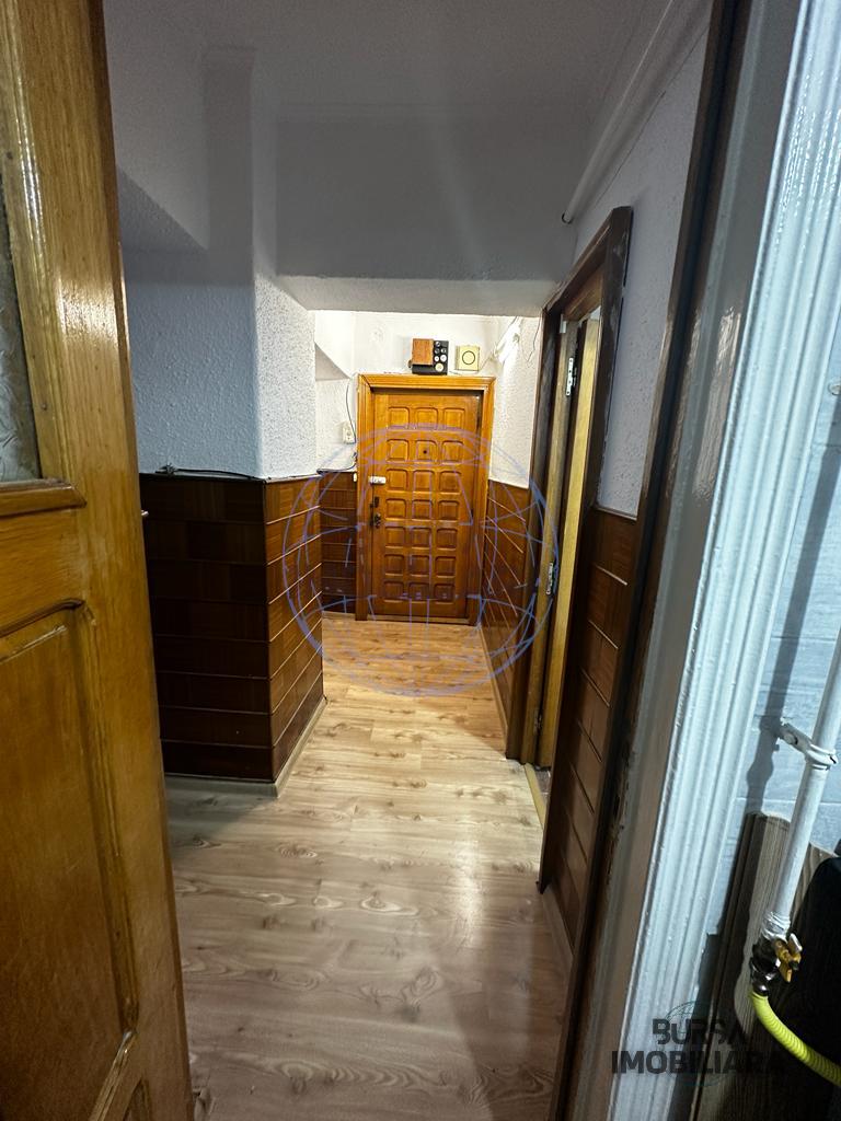 APARTAMENT DE VANZARE  3  CAMERE ( COMISARIAT)