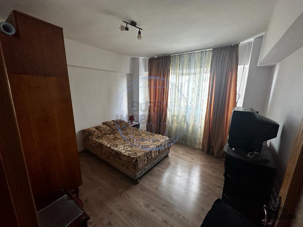 APARTAMENT DE VANZARE  3  CAMERE ( COMISARIAT)