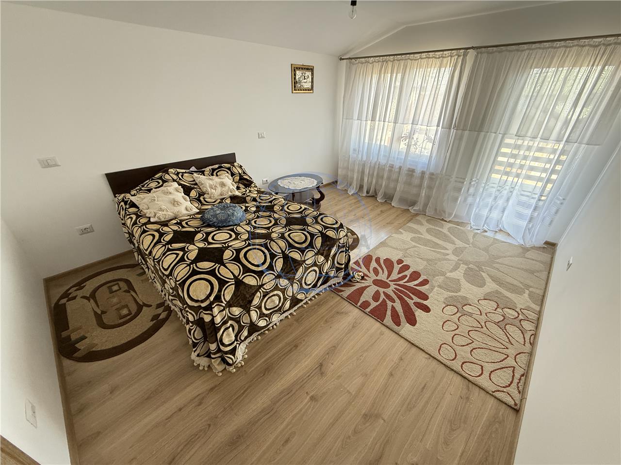 CASA / VILA  DE INCHIRIAT, CENTRU