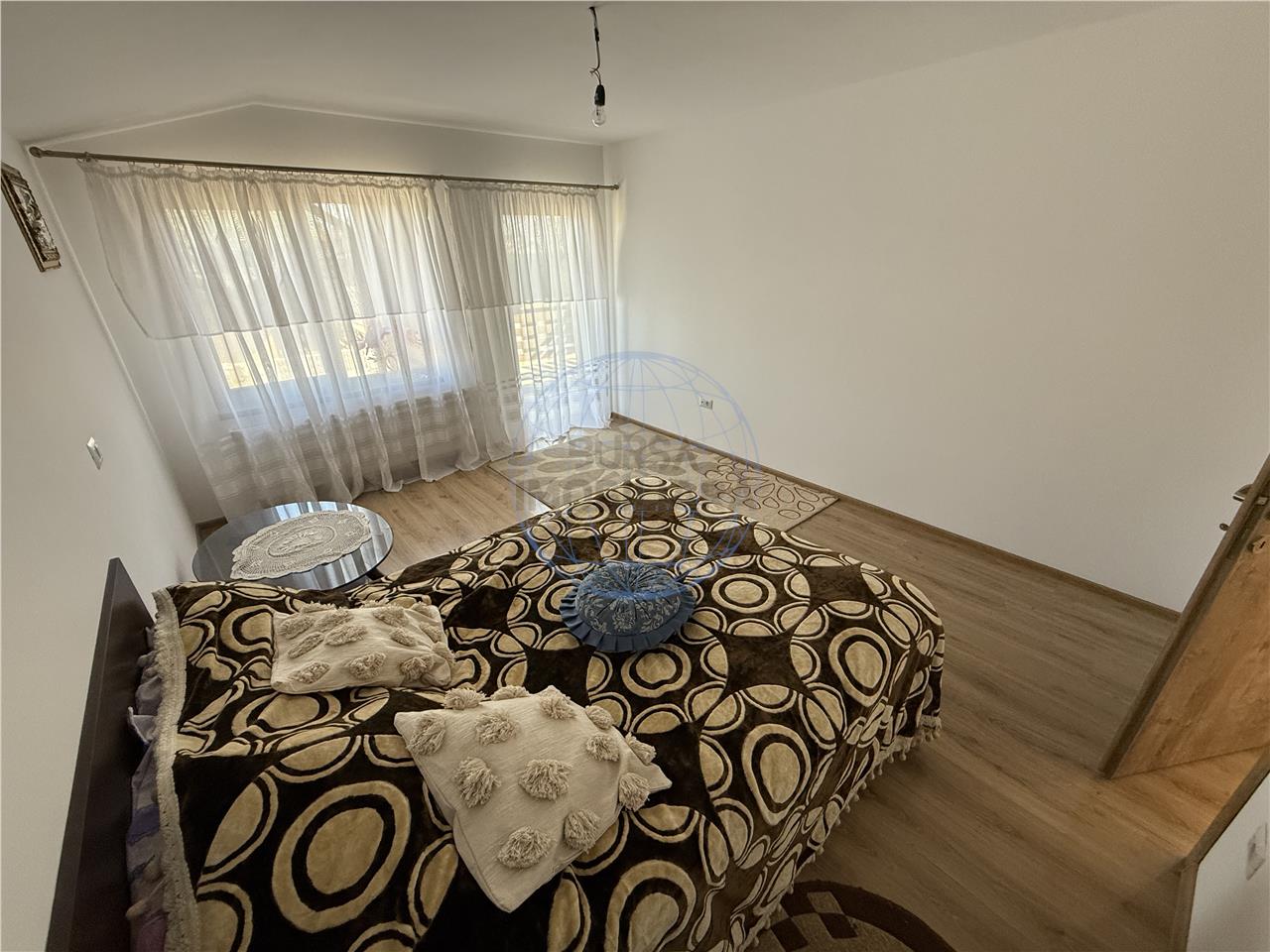 CASA / VILA  DE INCHIRIAT, CENTRU