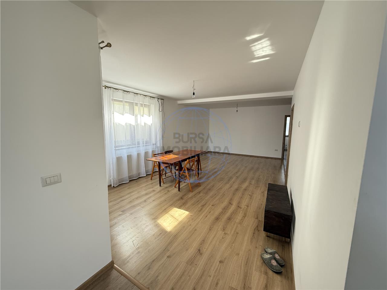 CASA / VILA  DE INCHIRIAT, CENTRU