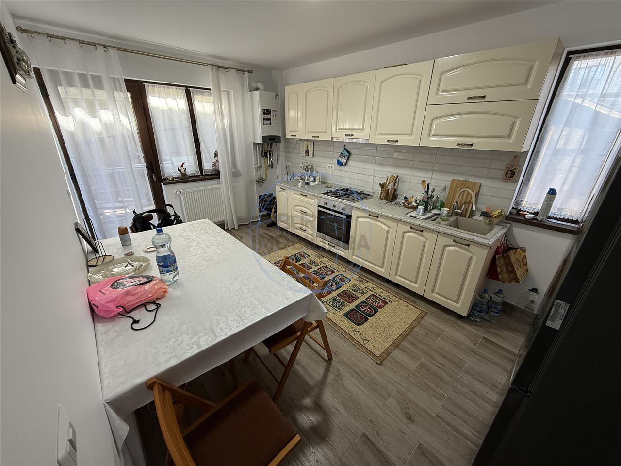 CASA / VILA  DE INCHIRIAT, CENTRU