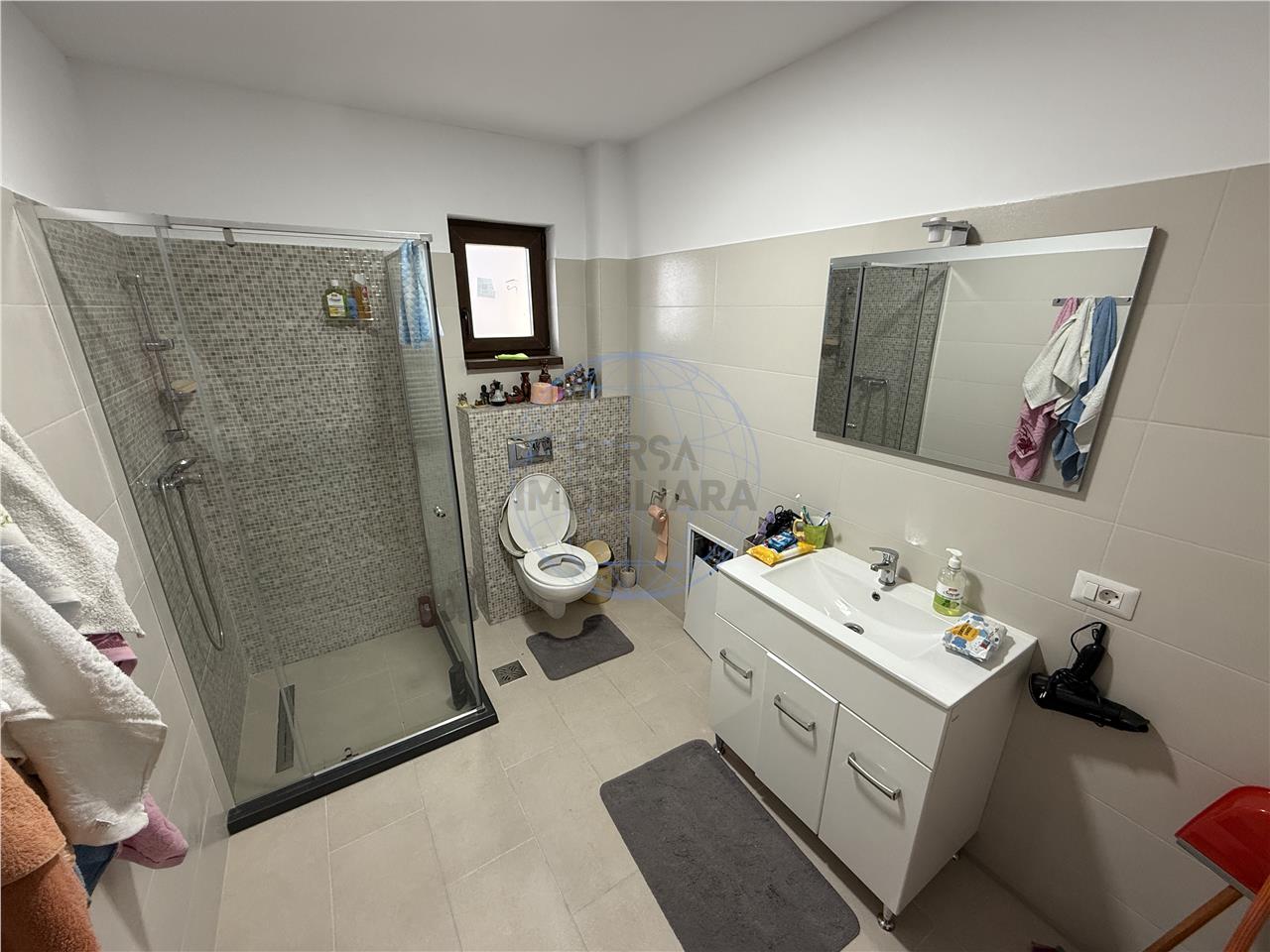 CASA / VILA  DE INCHIRIAT, CENTRU