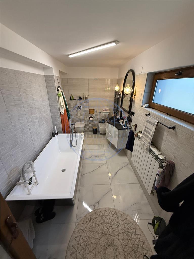 CASA/VILA DE VANZARE ZONA CENTRALA