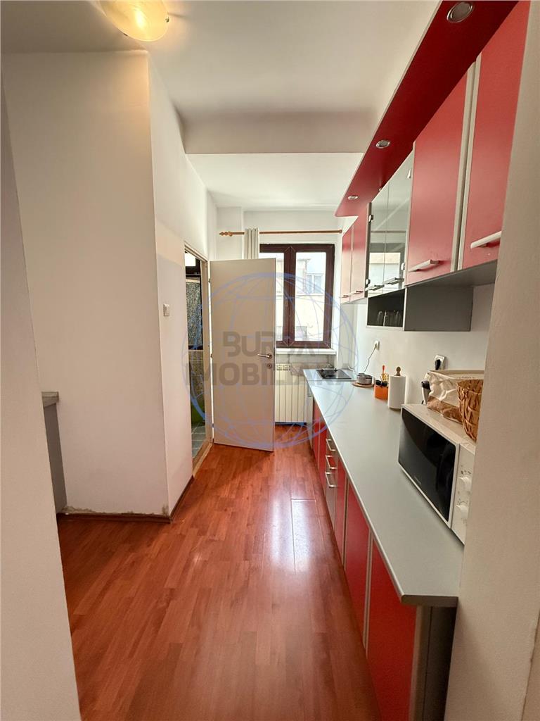 GARSONIERA PIATA ROMANA,