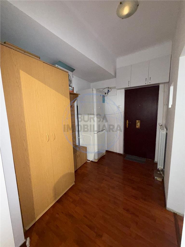 GARSONIERA PIATA ROMANA,