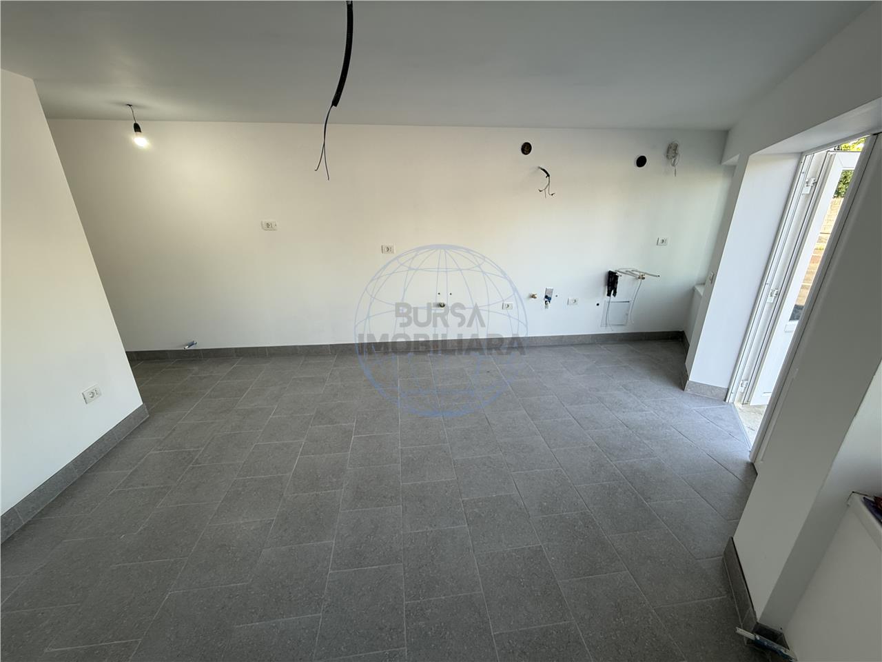Spatiu comercial, Crang Petresti