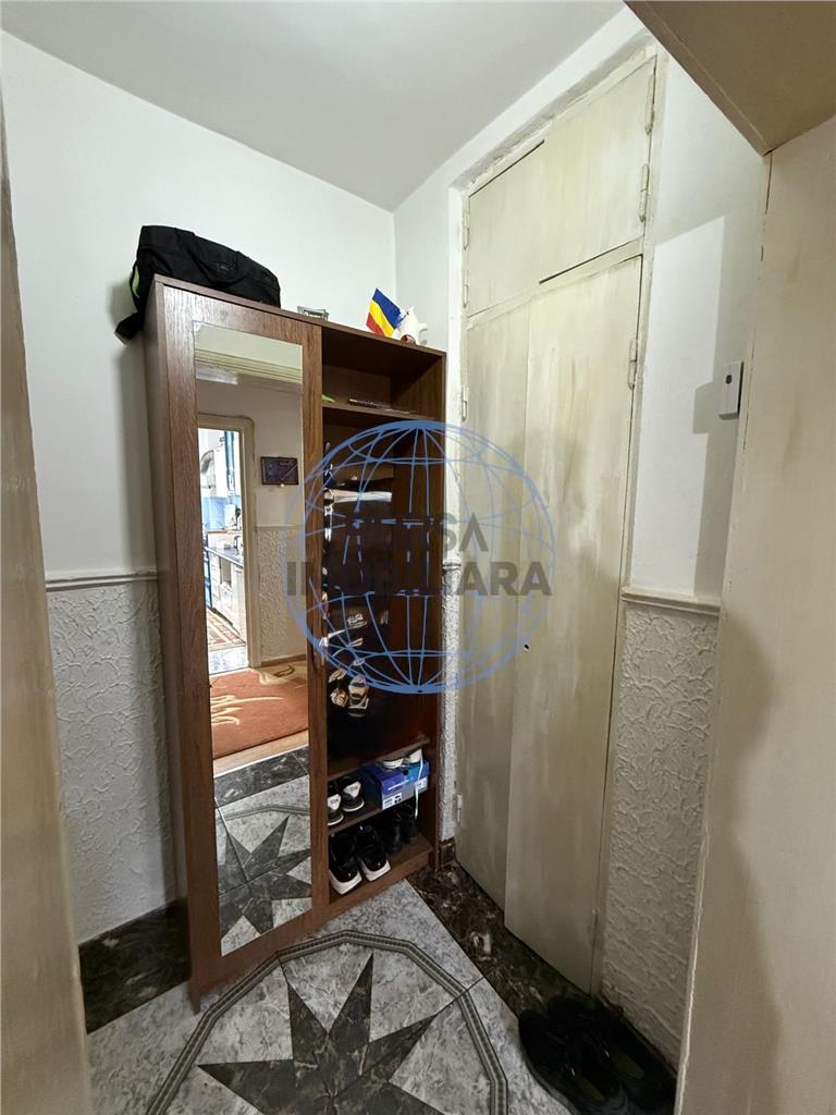 APARTAMENT 3 CAMERE, ETAJ 1, LICEU UNIREA