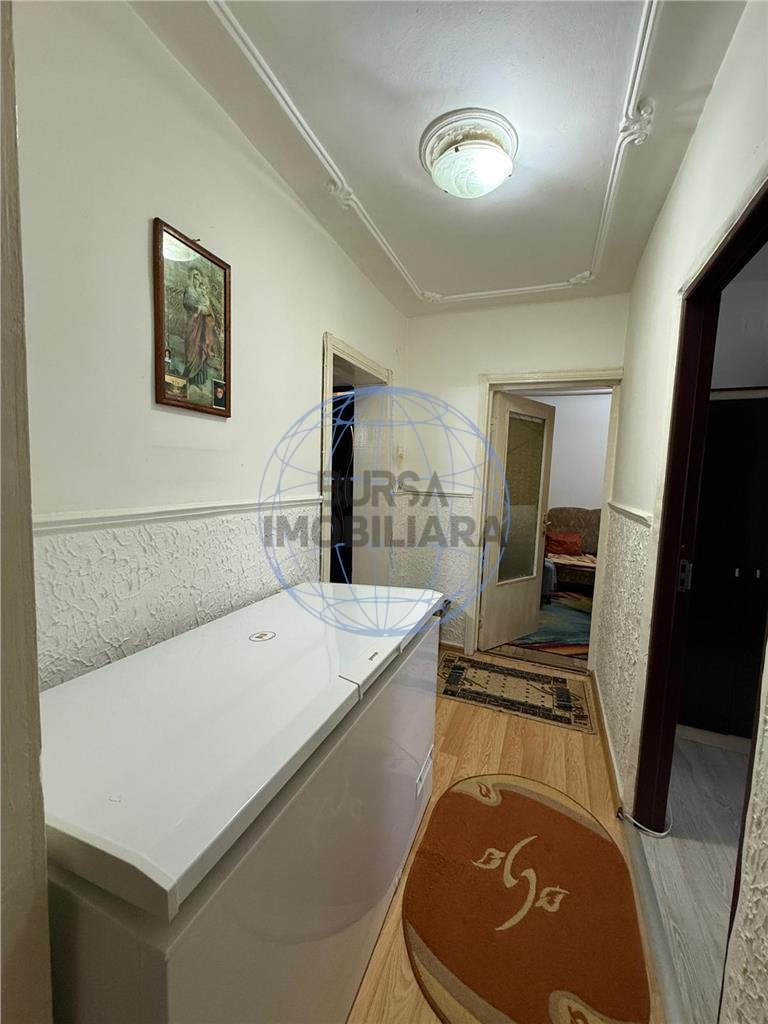 APARTAMENT 3 CAMERE, ETAJ 1, LICEU UNIREA