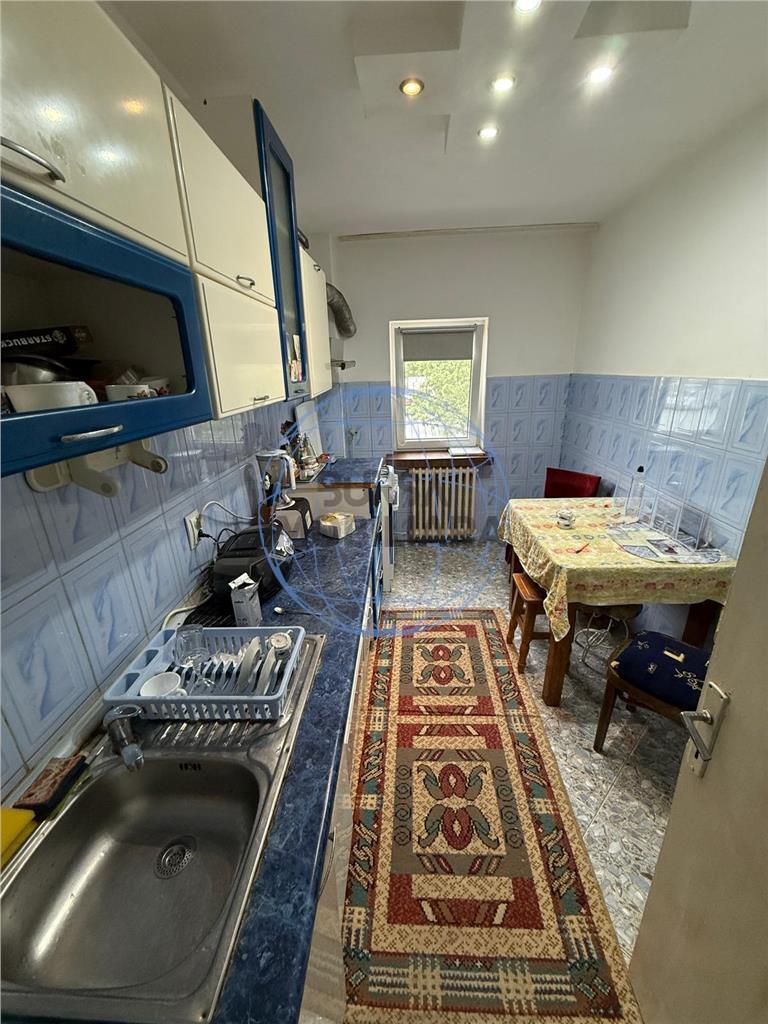 APARTAMENT 3 CAMERE, ETAJ 1, LICEU UNIREA