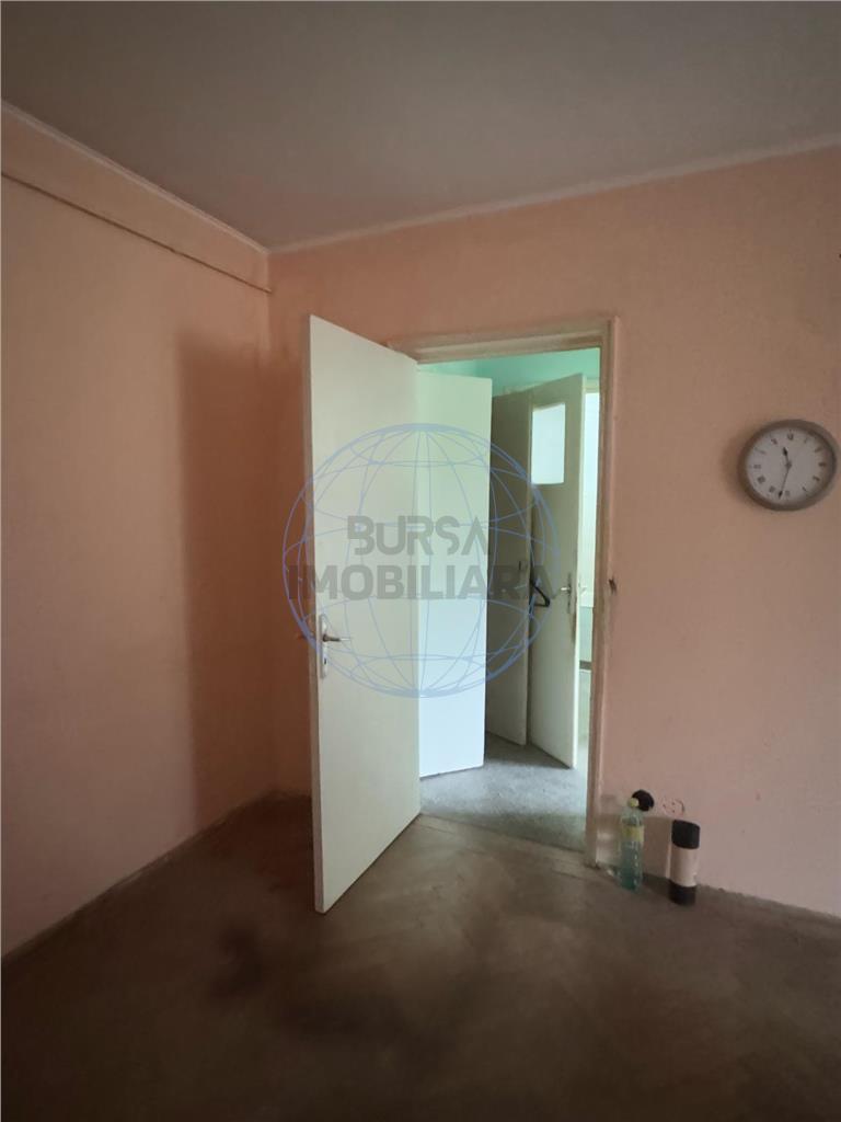 Apartament 3 camere Titan, Potcoava