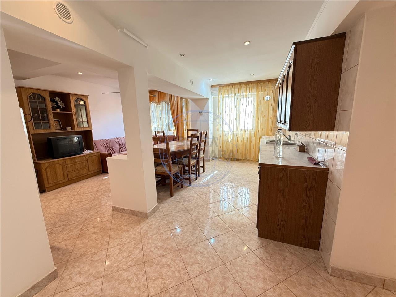 Apartament 3 camere, etaj 1, Rendez Vous Cafe