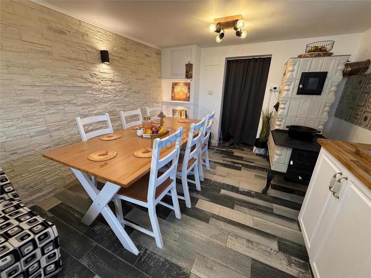 Casa renovata integral, 107 mp utili, teren 2400 mp – Paulesti, Vrancea