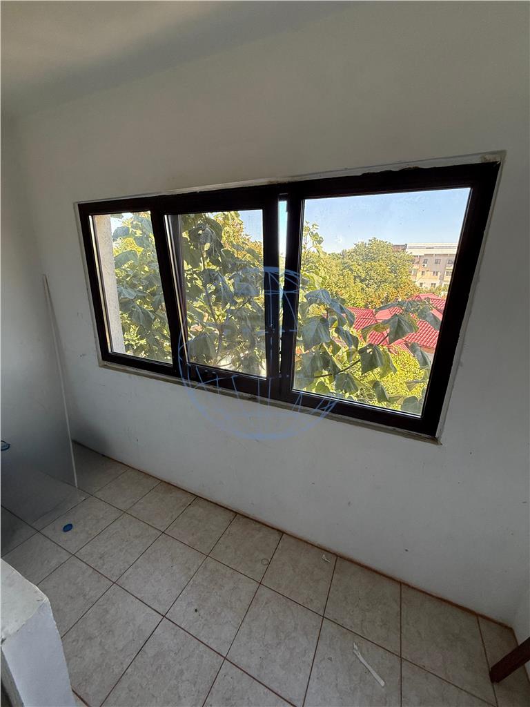 APARTAMENT 3 CAMERE, ETAJ 2, 1 DECEMBRIE