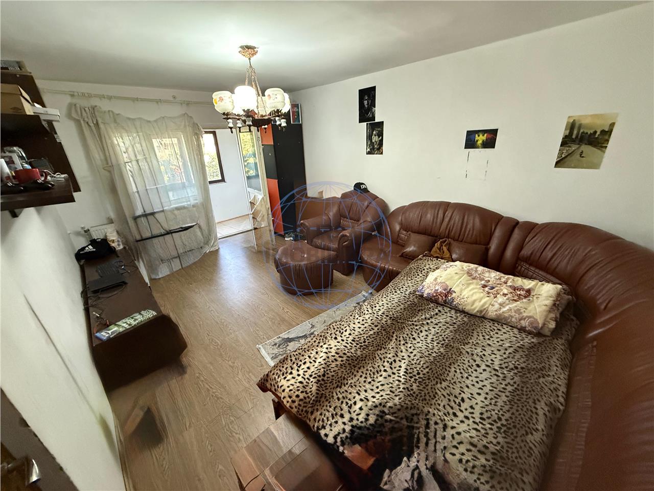 APARTAMENT 3 CAMERE, ETAJ 2, 1 DECEMBRIE