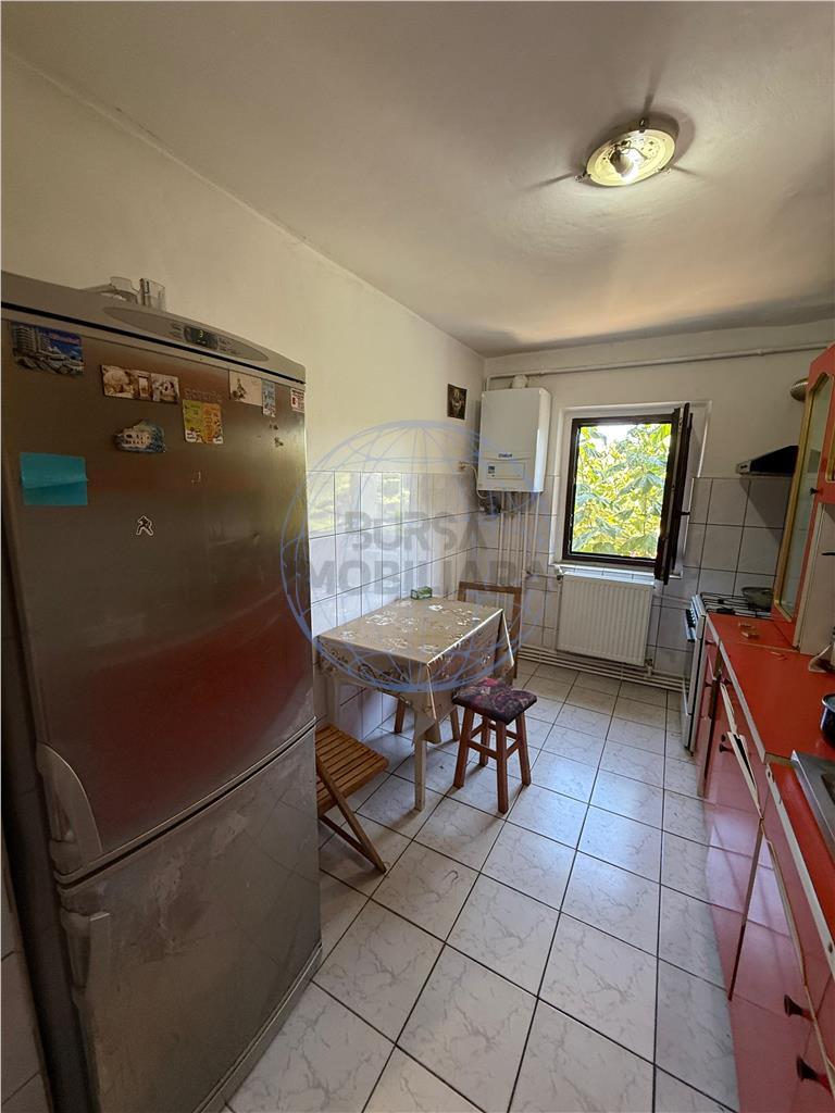 APARTAMENT 3 CAMERE, ETAJ 2, 1 DECEMBRIE