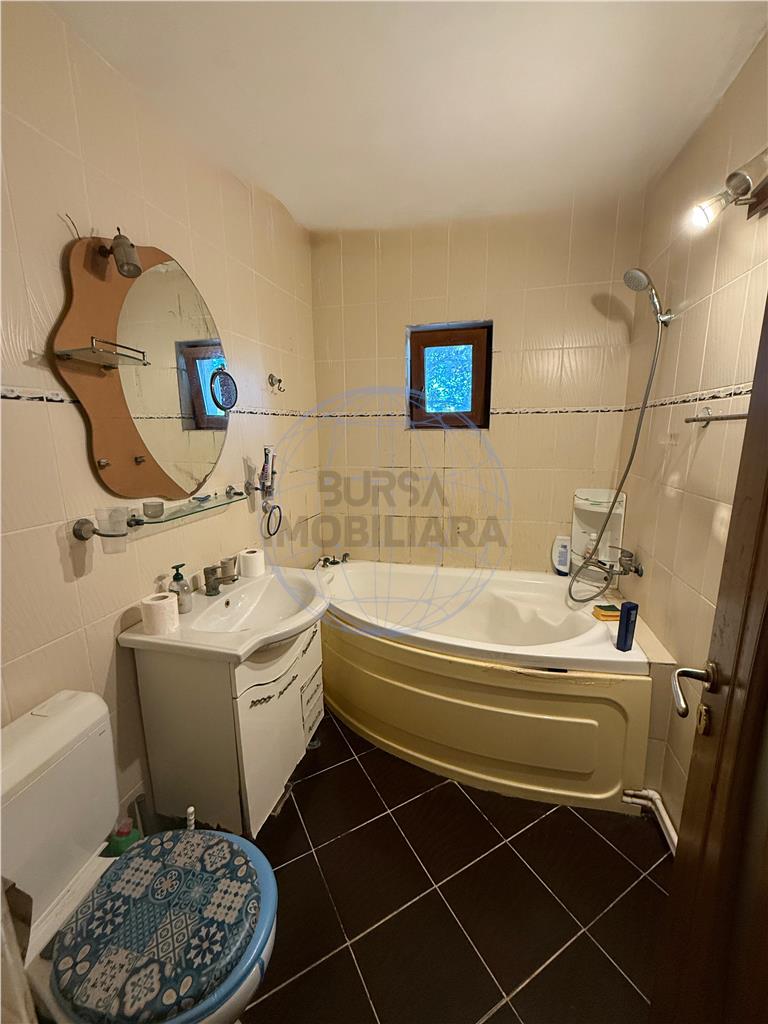 APARTAMENT 3 CAMERE, ETAJ 2, 1 DECEMBRIE