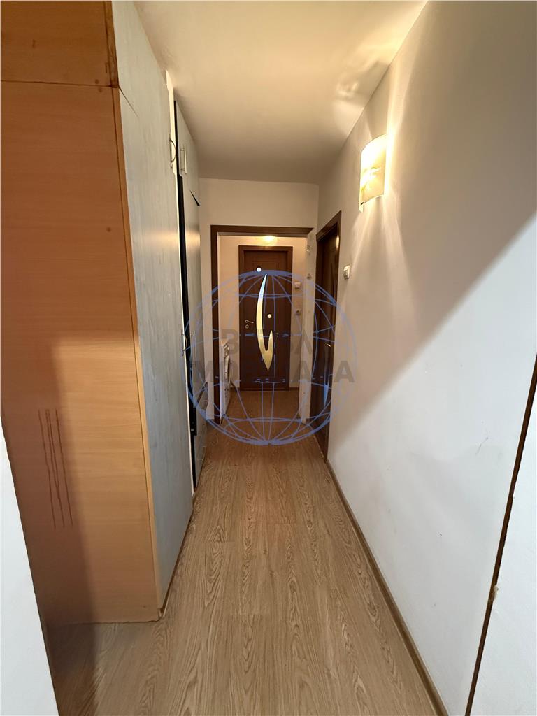 APARTAMENT 3 CAMERE, ETAJ 2, 1 DECEMBRIE