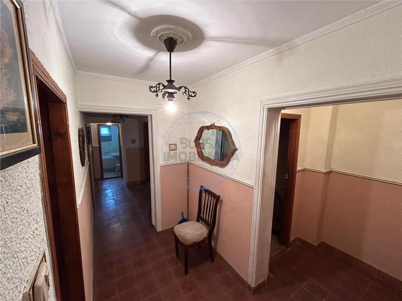 APARTAMENT 4 CAMERE, ETAJ 2, LUPENI