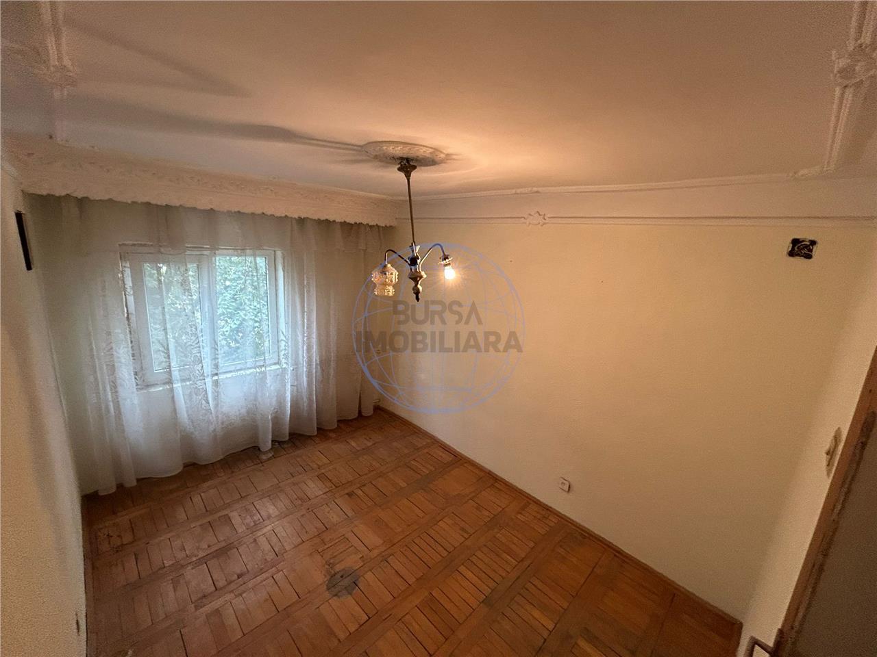 APARTAMENT 4 CAMERE, ETAJ 2, LUPENI