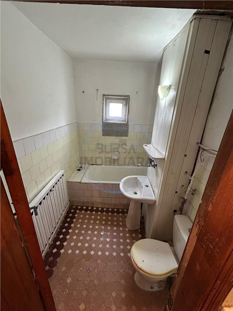 APARTAMENT 4 CAMERE, ETAJ 2, LUPENI