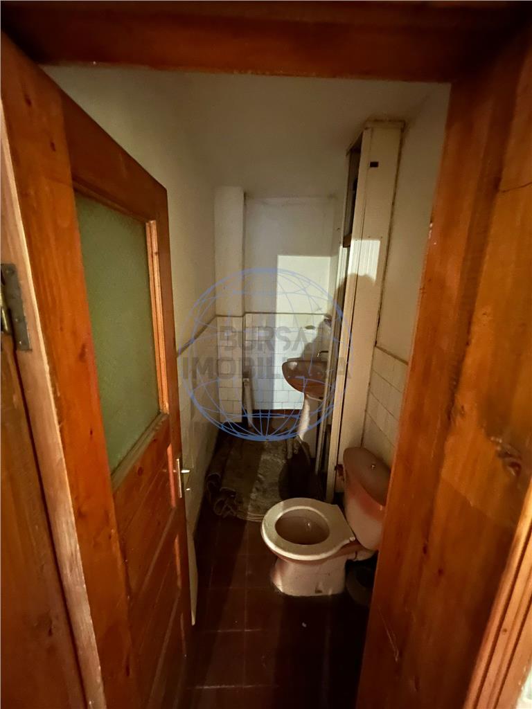 APARTAMENT 4 CAMERE, ETAJ 2, LUPENI