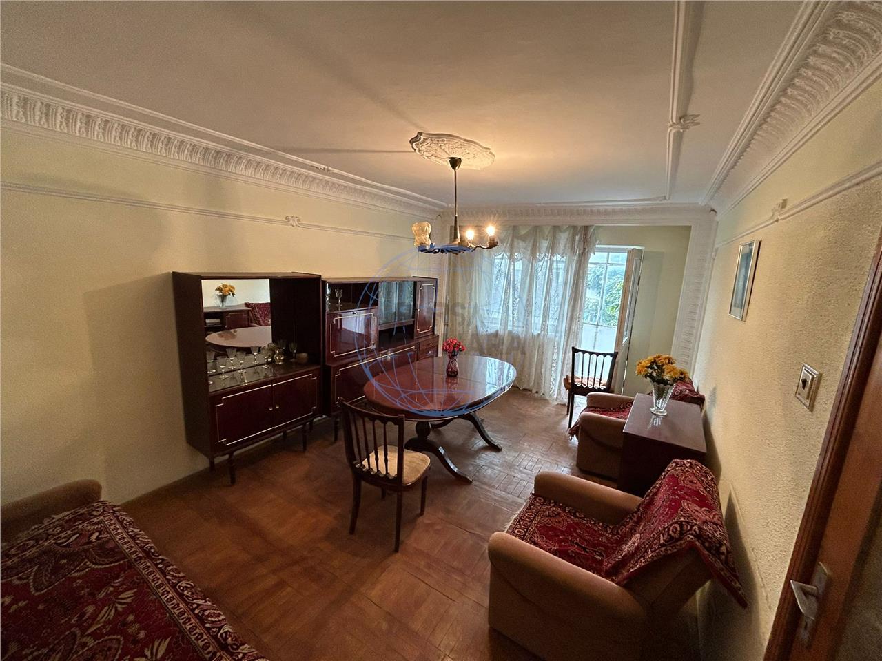 APARTAMENT 4 CAMERE, ETAJ 2, LUPENI