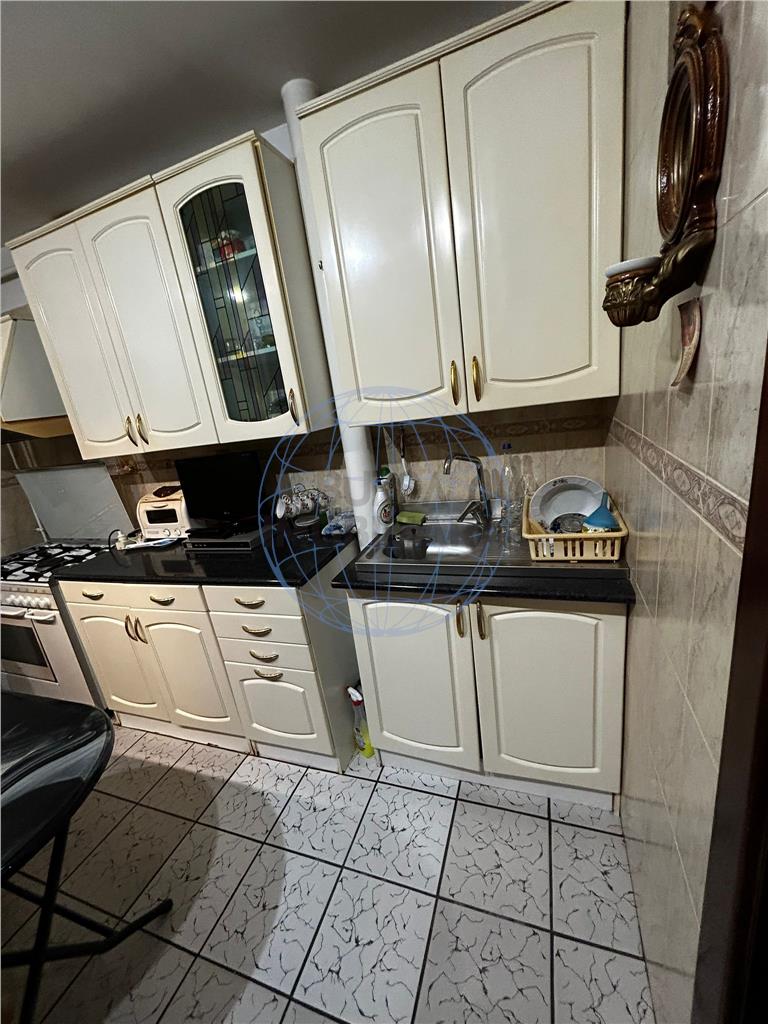 APARTAMENT 3 CAMERE  STRADA BIRSEI