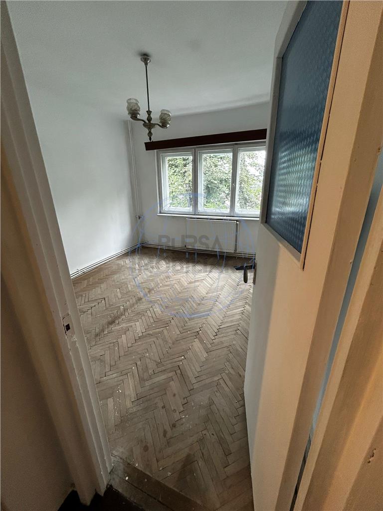 APARTAMENT 3 CAMERE BARSEI