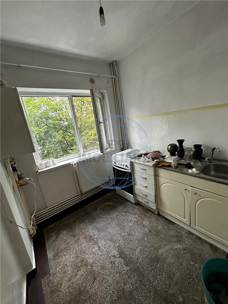 APARTAMENT 3 CAMERE BARSEI