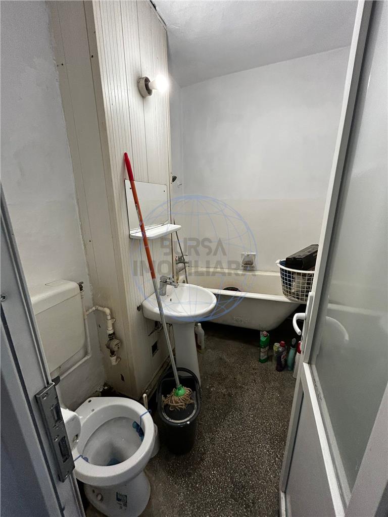 APARTAMENT 3 CAMERE BARSEI