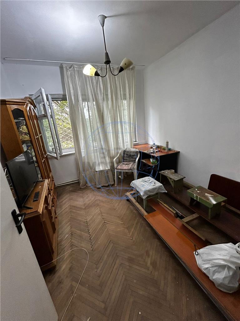 APARTAMENT 3 CAMERE BARSEI