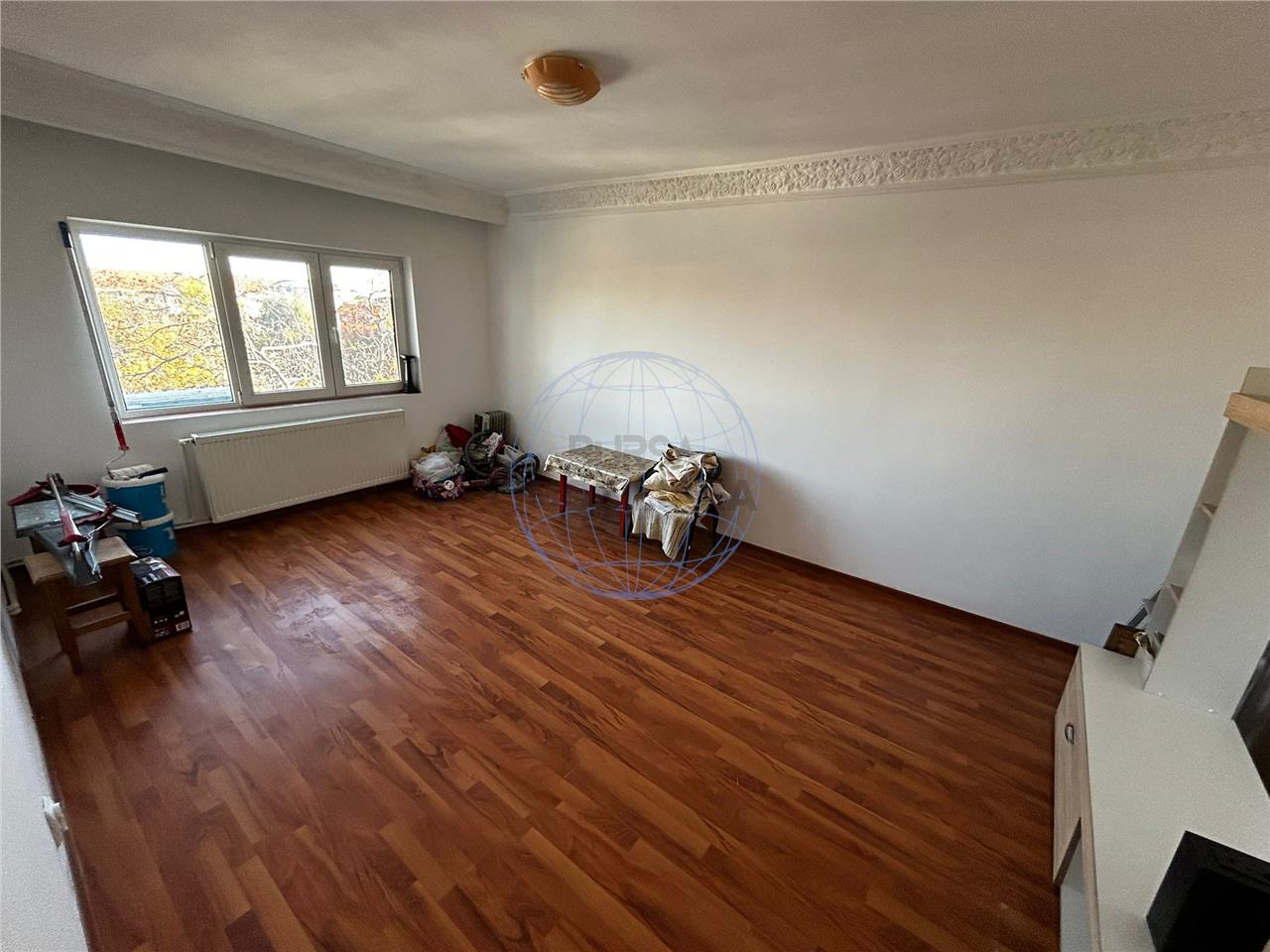 APARTAMENT 3 CAMERE SUD