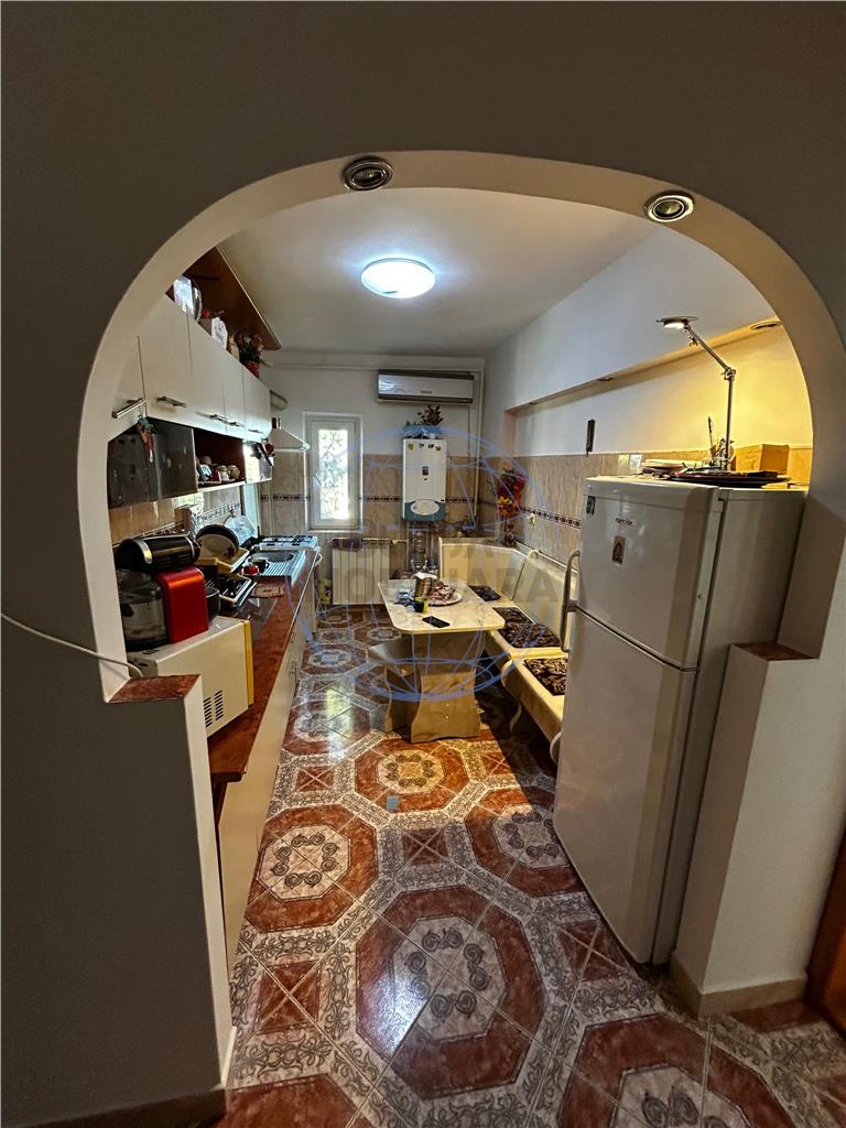 APARTAMENT 3 CAMERE SUD