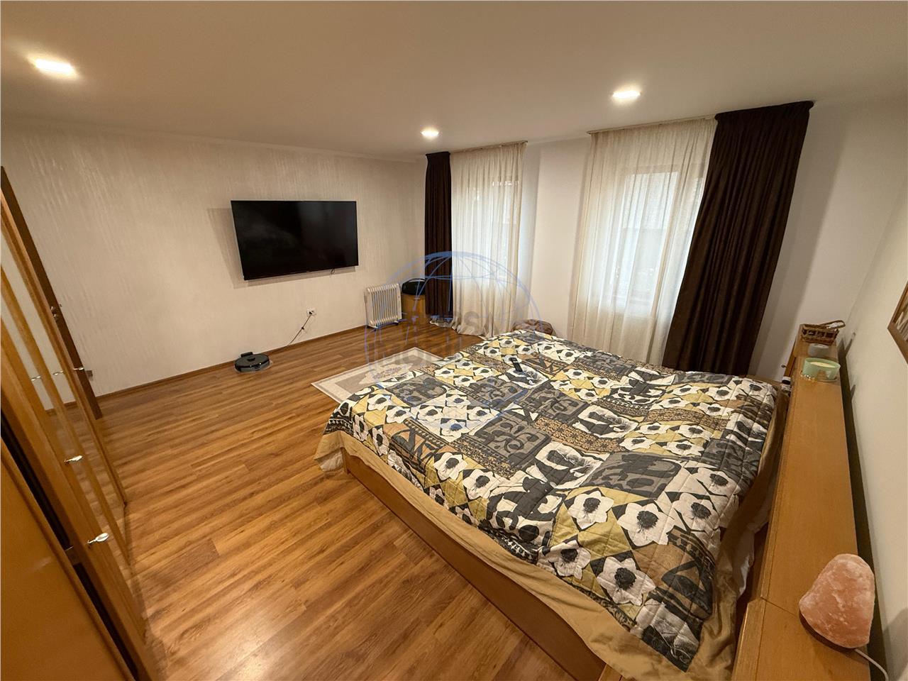 CASA P+1E CAMPINEANCA