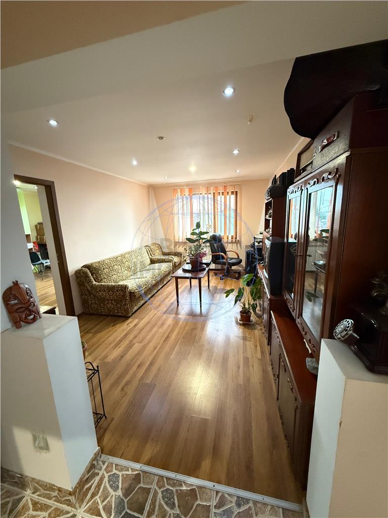 CASA P+1E CAMPINEANCA