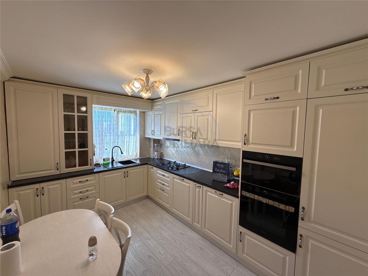 APARTAMENT 4 CAMERE ZONA PRIMARIE