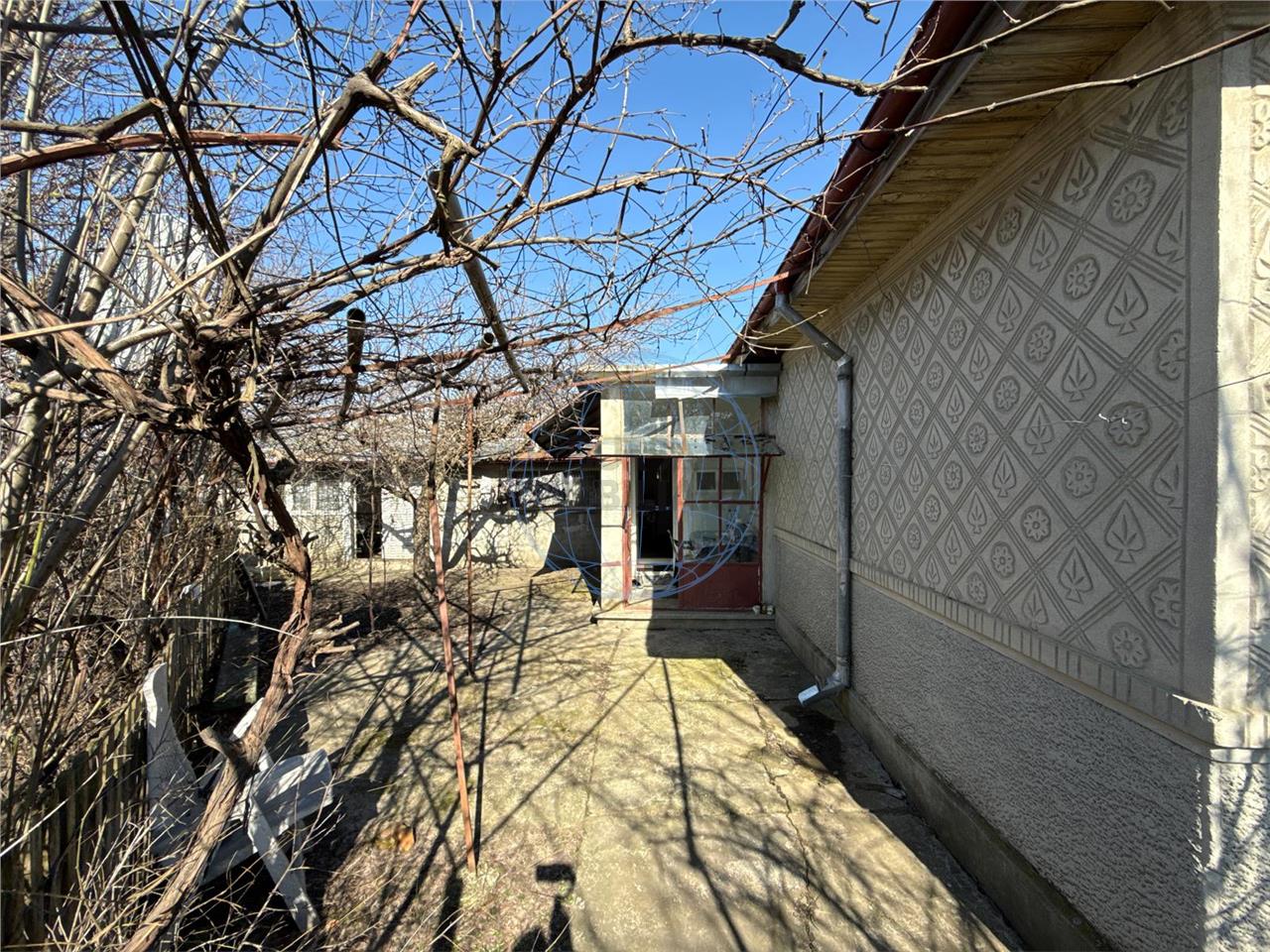 CASA CARAMIDA 5 CAMERE SI 5588MP INTRAVILAN , DESCHIDERE LA 2 STRAZI