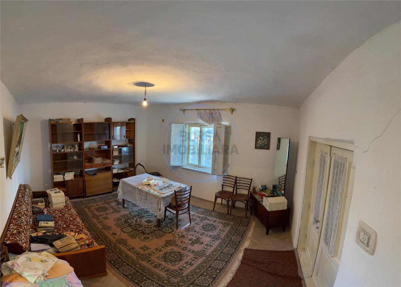 CASA CARAMIDA 5 CAMERE SI 5588MP INTRAVILAN , DESCHIDERE LA 2 STRAZI