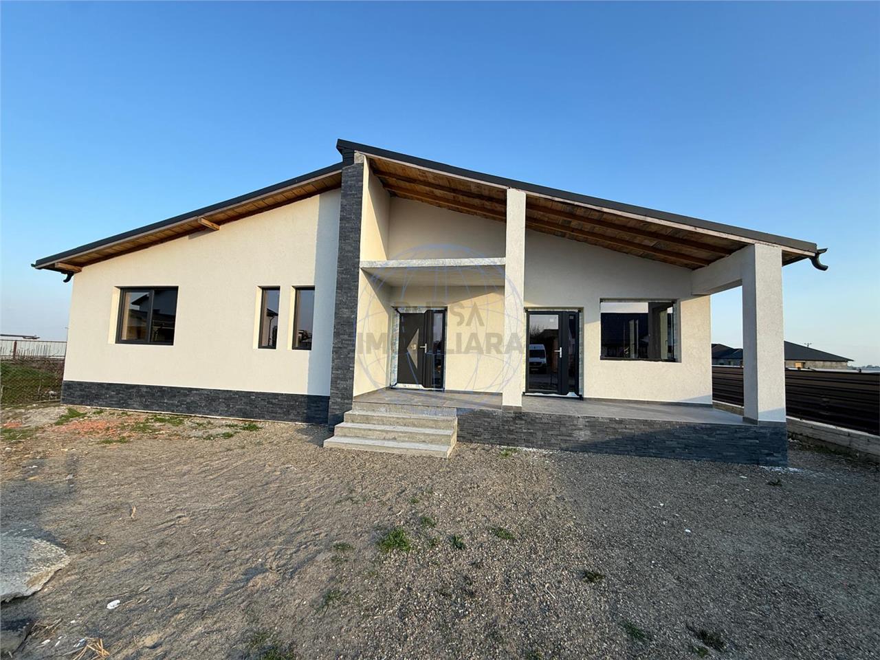 CASA LA GRI, EXTERIOR FINAȘIZAT, INTERIOR NEFINISAT