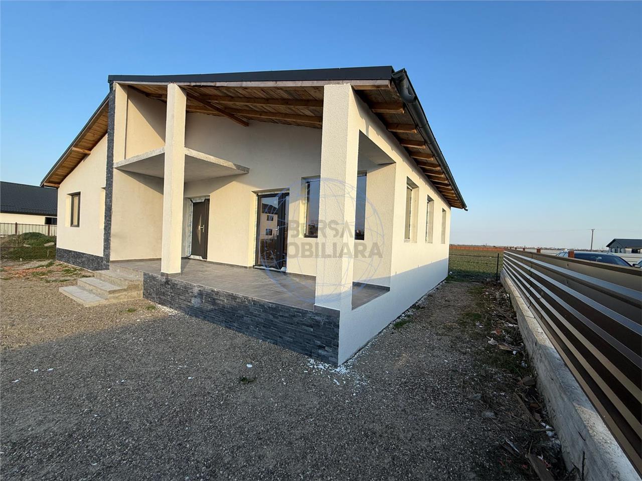 CASA LA GRI, EXTERIOR FINAȘIZAT, INTERIOR NEFINISAT