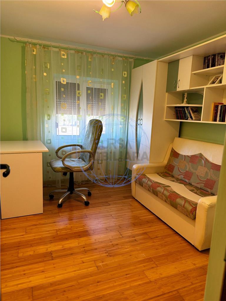 APARTAMENT DE VANZARE 4 CAMERE SUD 85MP