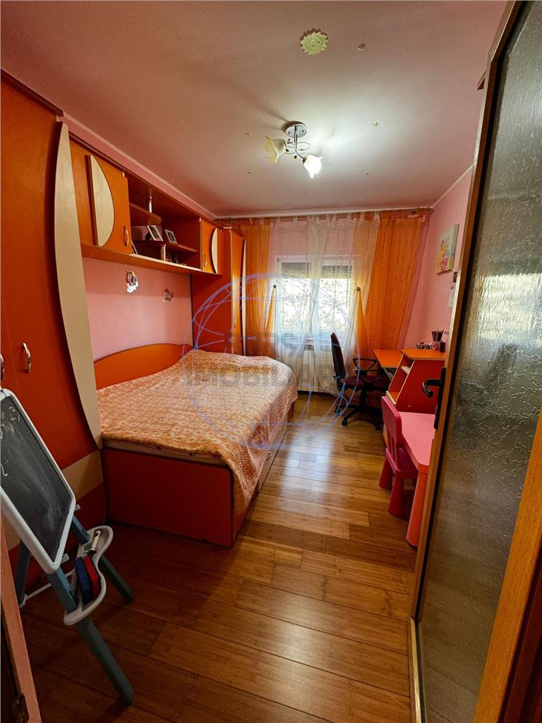 APARTAMENT DE VANZARE 4 CAMERE SUD 85MP