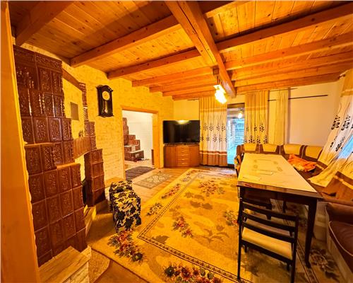 Casa spatioasa, ideala pentru locuinta sau afacere – 1500 mp teren, situata pe drumul principal  Vrancea  Brasov
