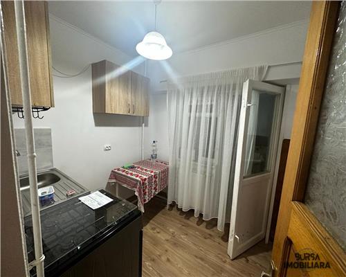 APARTAMENT DE VANZARE  3  CAMERE ( COMISARIAT)