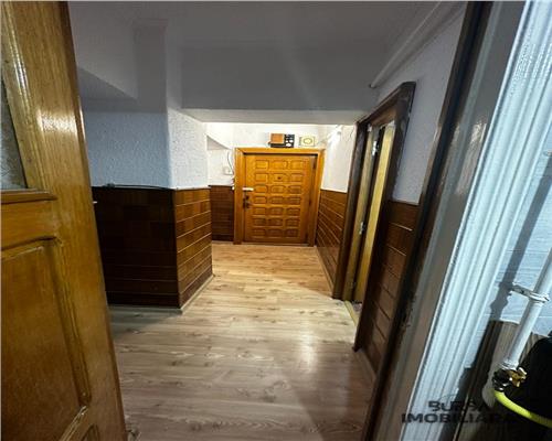 APARTAMENT DE VANZARE  3  CAMERE ( COMISARIAT)
