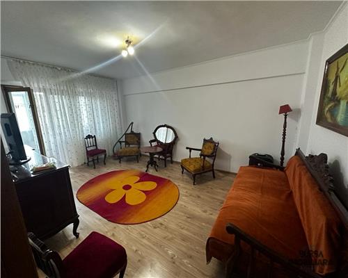 APARTAMENT DE VANZARE  3  CAMERE ( COMISARIAT)